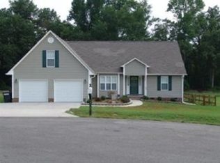 106 Shelby St, Spring Lake, NC 28390