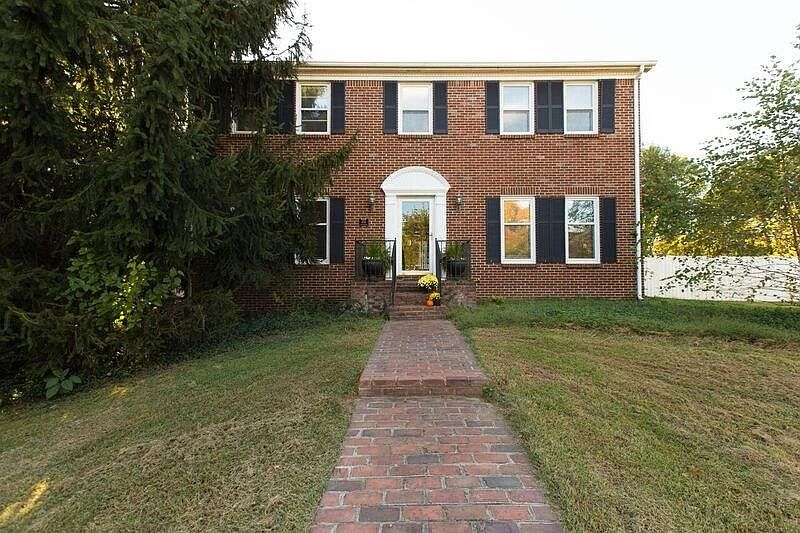1st image of 104 Hawthorne Dr