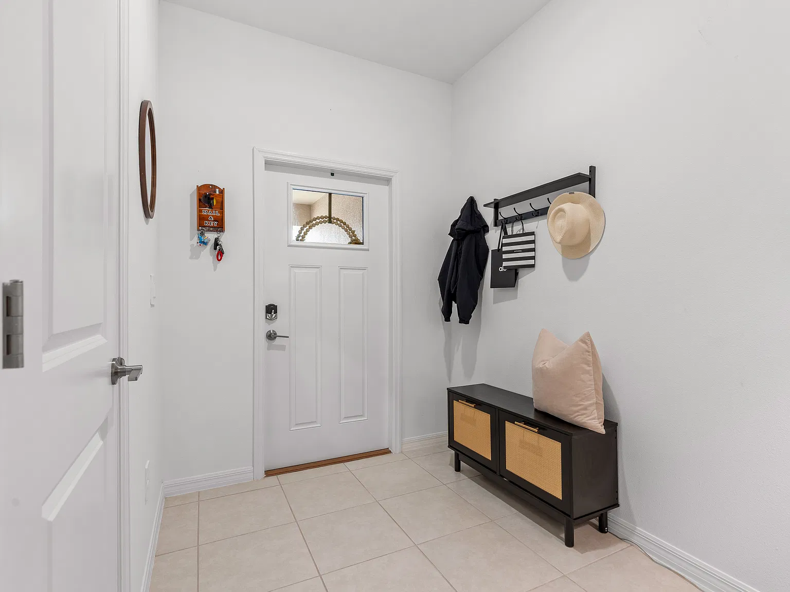 3 bed, 2.5 bath, 1634 sqft, $2,190 — Photo 2