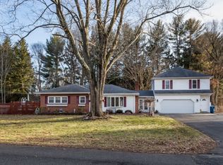 4 Devonshire Dr, Wilbraham, MA 01095