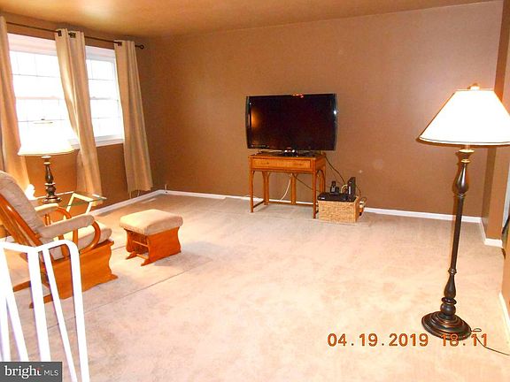 3rd image of 923 Rockmoss Ave