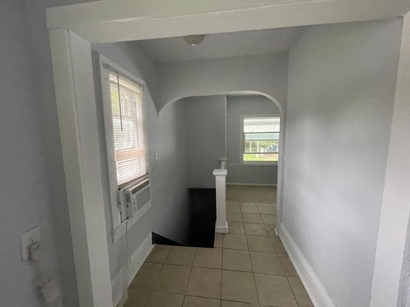 230 6th St NE APT D