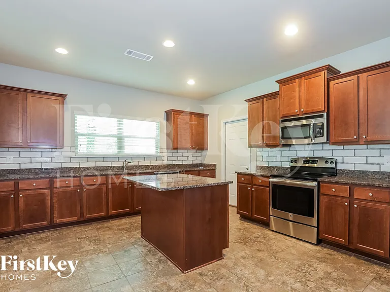 1022 Yorkshire Dr — Photo 4