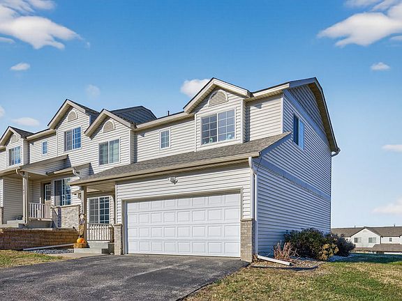3rd image of 738 Baylee Pl SW