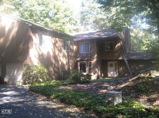 8 Cawdor Burn Rd, Brookfield, CT 06804