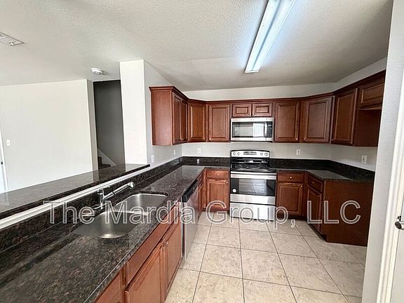 3rd image of 2347 Bloomfield Dr