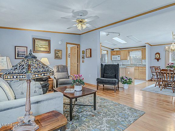 5th image of 566 Sara Drive