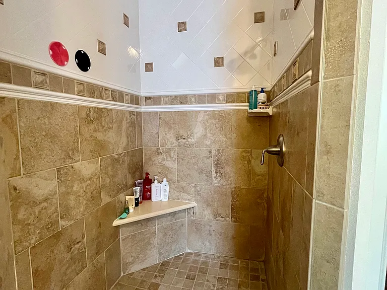 222 Thornton Ln — Photo 23