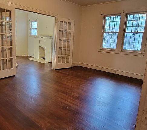 5th image of 1058 Wilkinson St