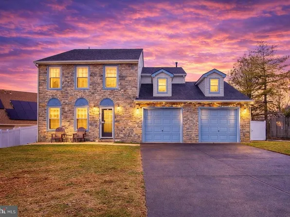 9 Ariel Dr, Mount Holly, NJ 08060