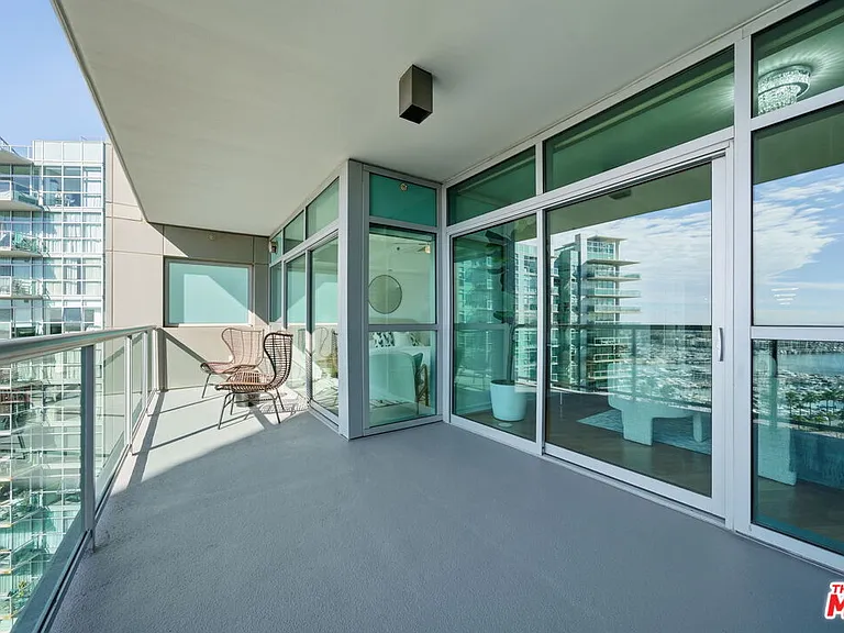 13650 Marina Pointe Dr #1603 — Photo 42