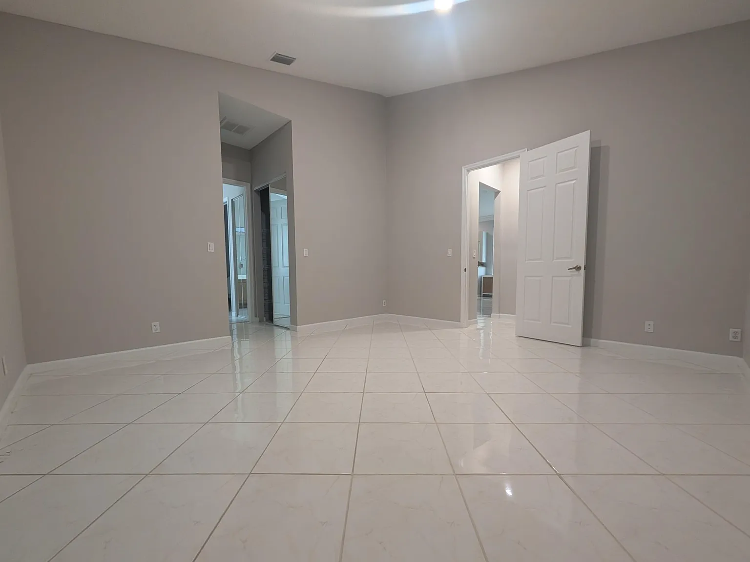 3 bed, 2030 sqft, $5,700 — Photo 4