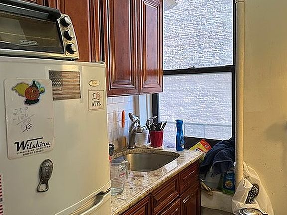 4th image of 211 W 88th St APT 4B