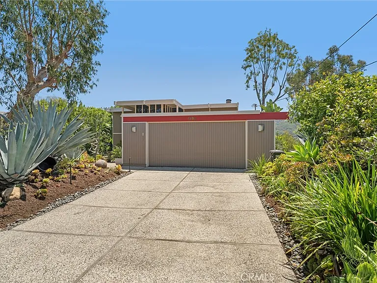 1494 Bluebird Canyon Dr — Photo 41