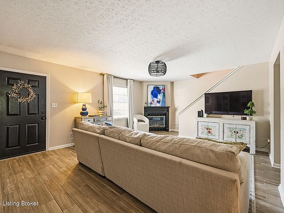 5th image of 10755 Colonial Woods Ct