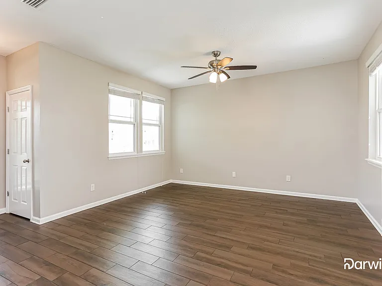 338 Vineyard Ln — Photo 6