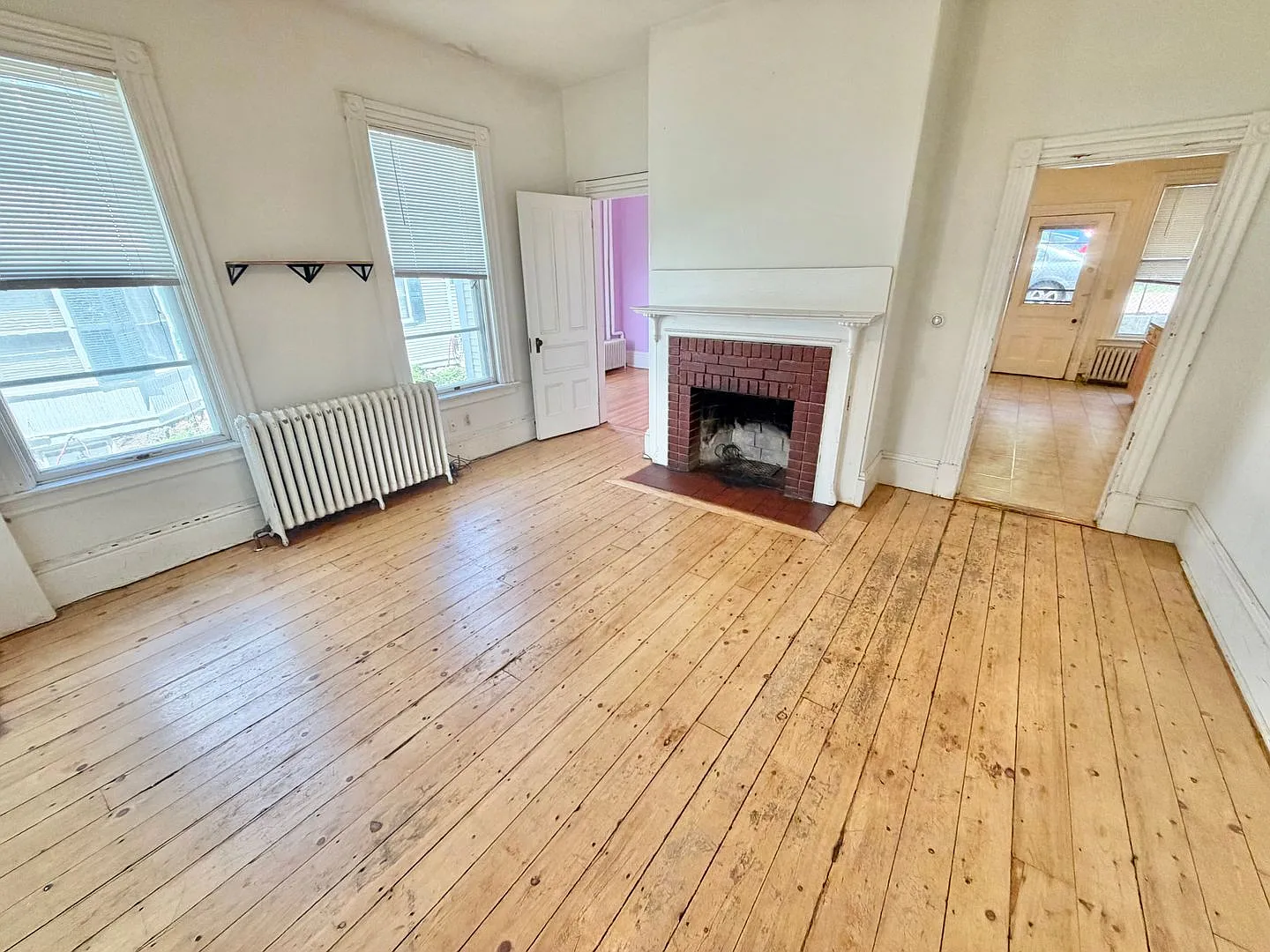 3 Bedroom Apartment In Burlington Vt Available Now! Heat Included + Coin Opp Laundry + Off Street... — Photo 3