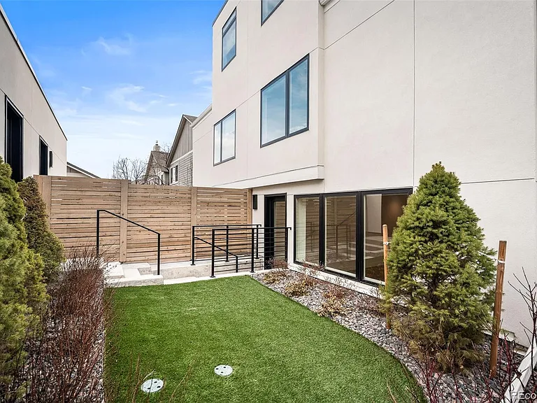 290 Monroe St — Photo 4