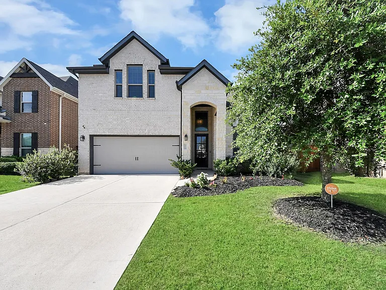 24754 Levante Dr — Photo 2