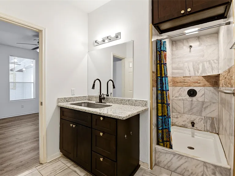 18427 Grove Brook Ln — Photo 43