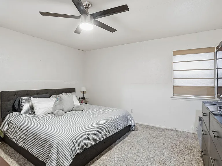 1813 Arkansas St — Photo 15