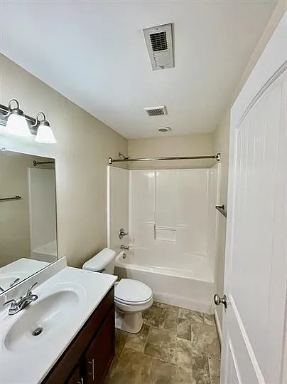 121 Colonnade Street — Photo 40