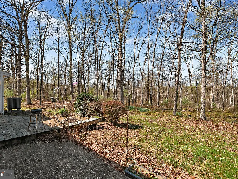 21733 Oatlands Rd — Photo 46