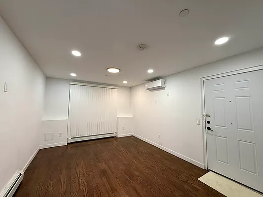 Rented by Astoria Realty | media 4