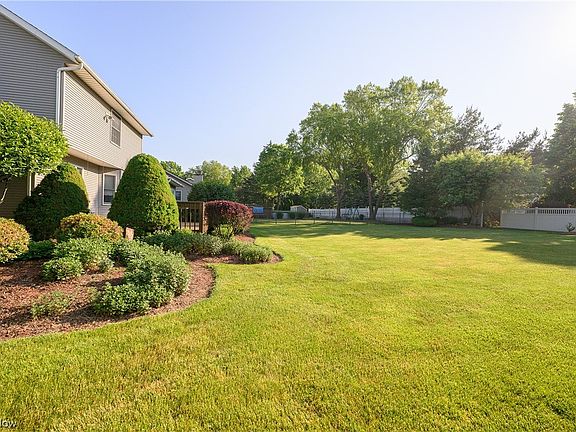 5th image of 233 E Heatherwood Dr