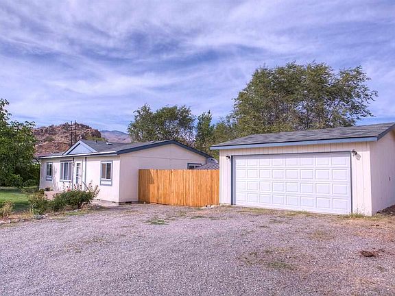 3rd image of 4098 Bluerock Dr NE