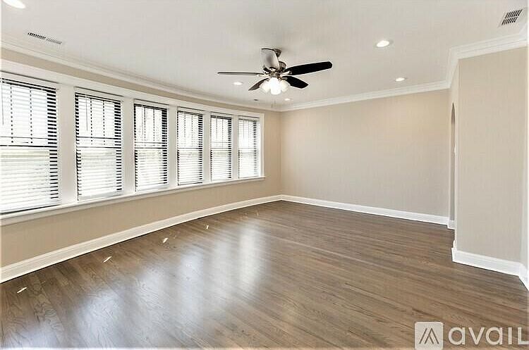 1st image of 2238 N Sawyer Ave #38-3