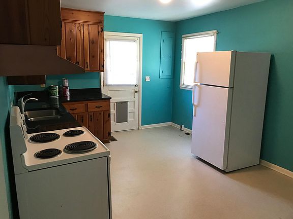 Kitchen, washer/dryer connections adjacent to refrigerator