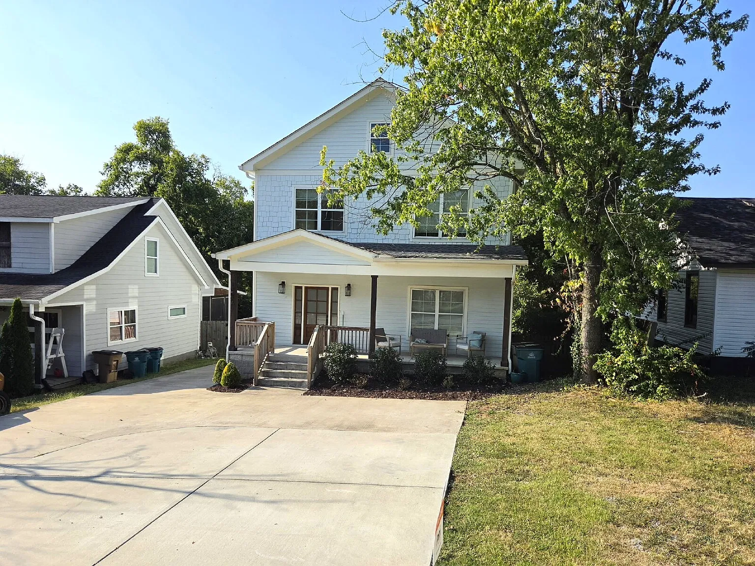 4 bed, 3.0 bath, 1904 sqft, $3,350 — Photo 2