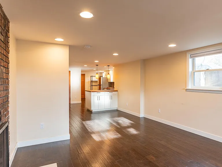 1300 W Franklin St #50 — Photo 9