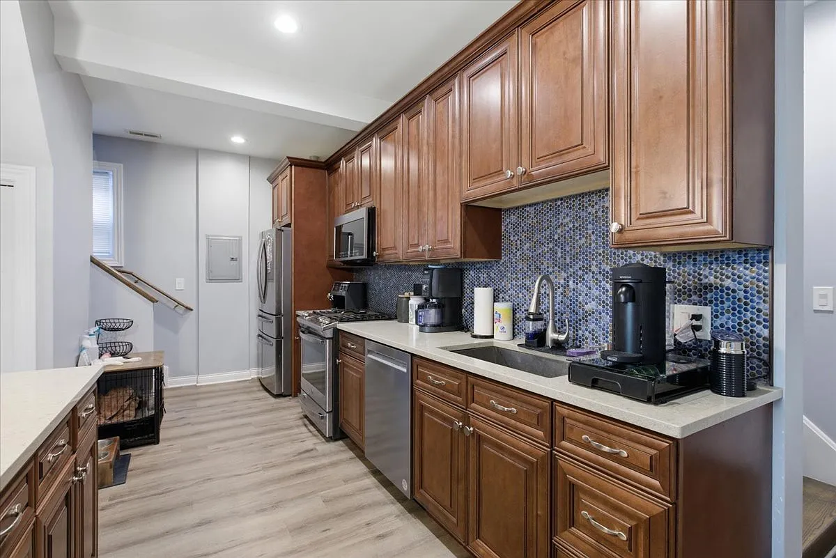 3 bed, 1127 sqft, $2,500 — Photo 3