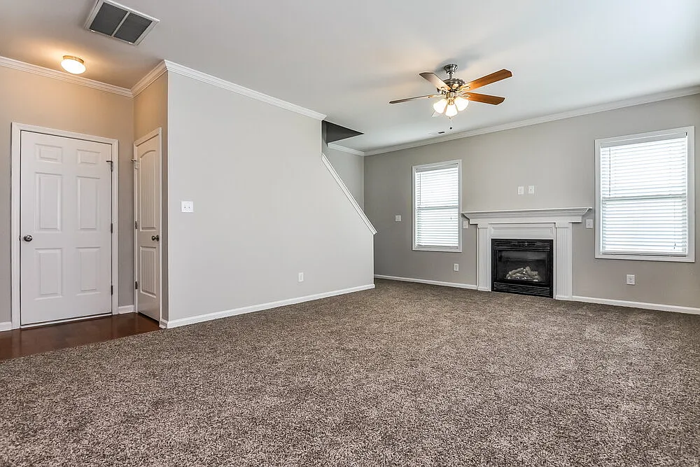 4 bed, 2.5 bath, 1935 sqft, $2,140 — Photo 3