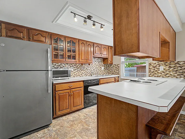 1406 Old Town Ct — Photo 17