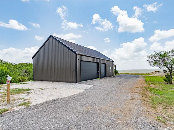 1102 1st St, Bayside, TX 78340
