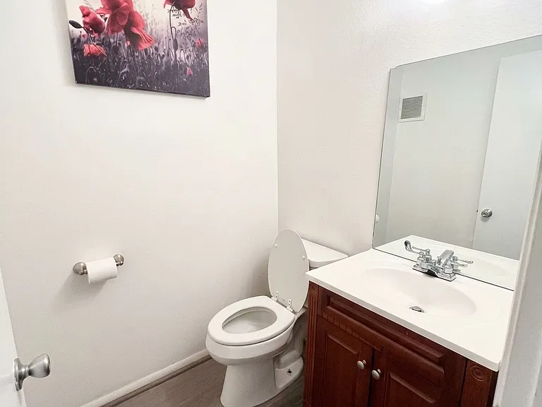 11646 Lincoln St — Photo 15