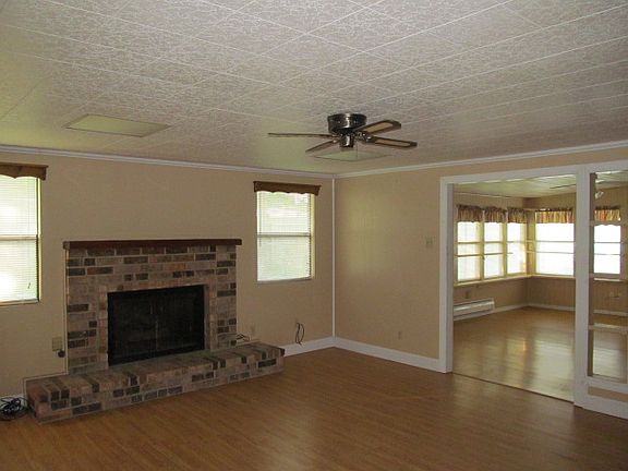2nd image of 1013 E Inez St