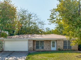 1505 N Matthews St, Bowie, TX 76230