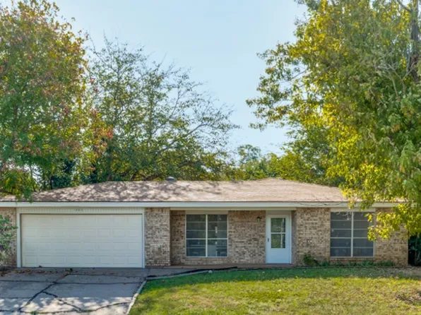 1505 N Matthews St, Bowie, TX 76230