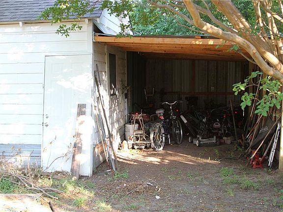 5th image of 970 N McCart St