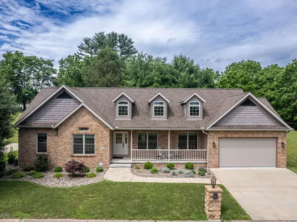 116 Falling Waters Dr, Vienna, WV 26105