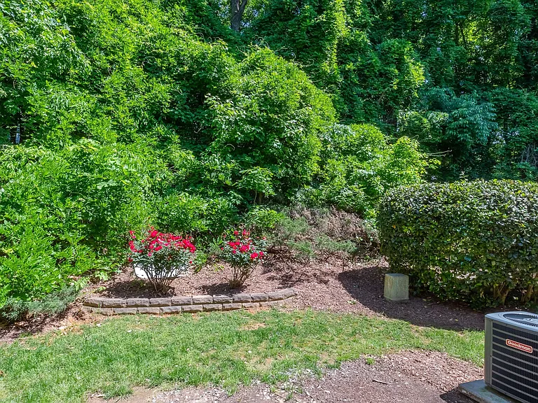306 Orchard Park Dr — Photo 29