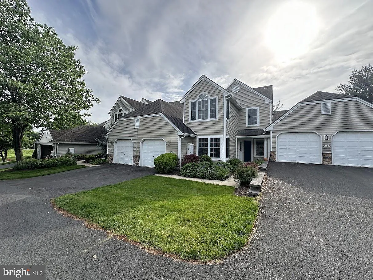 4 bed, 3.0 bath, 1900 sqft, $3,000 — Photo 2