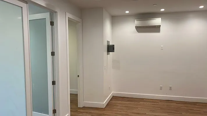 Rented by Nooklyn NYC LLC | media 4