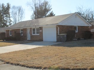 327 Manor Heights Dr, Seymour, IN 47274