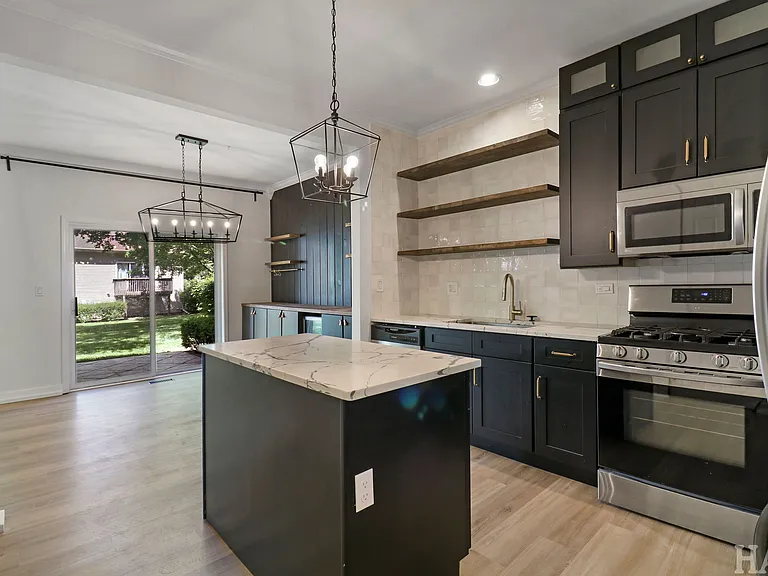 615 Littleton Trl — Photo 9