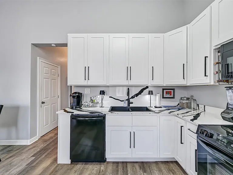 1820 Market St #2 — Photo 17